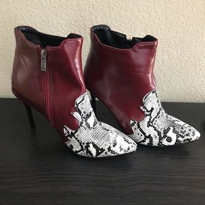 Ankle booties size 8 snake skin print-Never worn